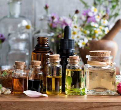 How essential oils promote the restoration of your hair?